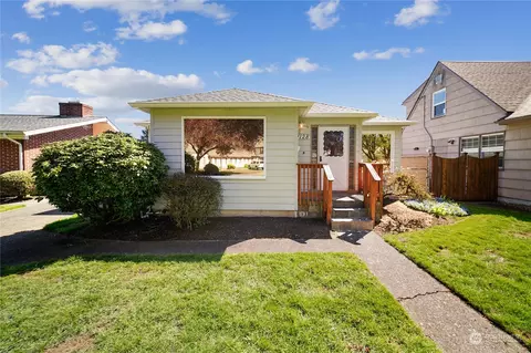 Exterior - 1128 20th Ave, Longview, WA 98632 photo 2 of 5