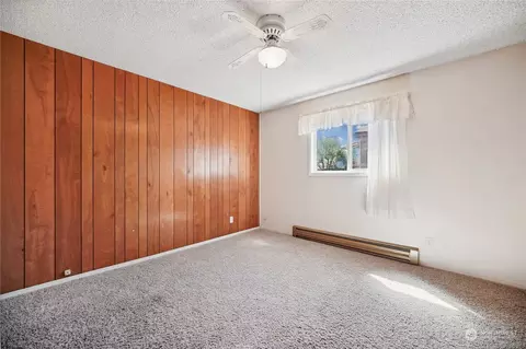 Bedroom - 1128 20th Ave, Longview, WA 98632 photo 1 of 4