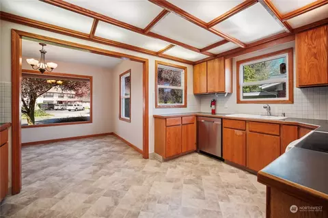 Kitchen - 1128 20th Ave, Longview, WA 98632 photo 1 of 4