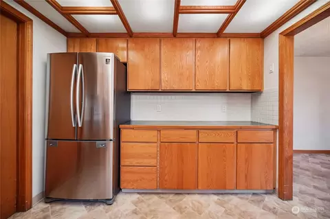 Kitchen - 1128 20th Ave, Longview, WA 98632 photo 2 of 4