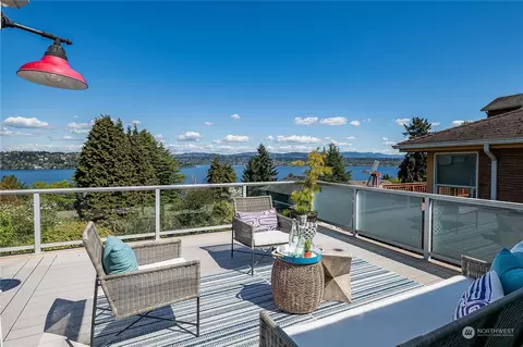 9752 Waters Ave S, Seattle, WA 98118