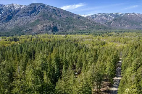 10 W Fawn Creek Rd, Winthrop, WA 98862