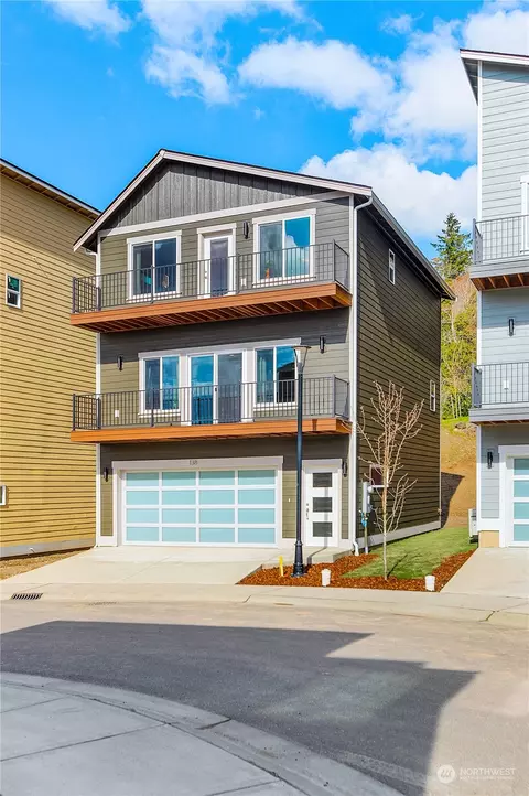 138 Blackfish Ct, Bremerton, WA 98310