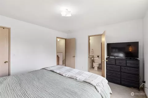 Bedroom - 1019 E Broad St, Bremerton, WA 98310 photo 5 of 7