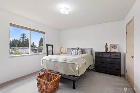 Bedroom - 1019 E Broad St, Bremerton, WA 98310 photo 4 of 7