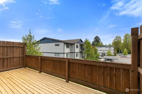 Exterior - 1019 E Broad St, Bremerton, WA 98310 photo 5 of 6