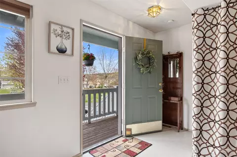 Entry Way - 1019 E Broad St, Bremerton, WA 98310 photo 1 of 1