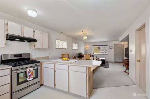 Kitchen - 1019 E Broad St, Bremerton, WA 98310 photo 5 of 6