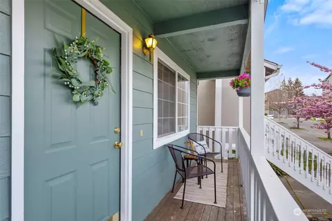 Exterior - 1019 E Broad St, Bremerton, WA 98310 photo 2 of 6