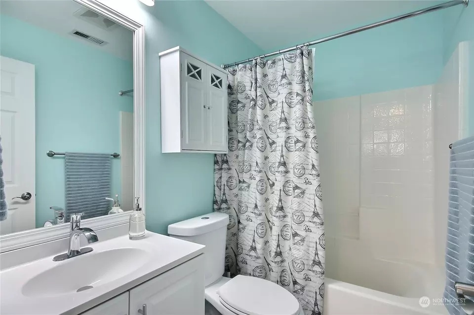 Bath - 2817 Hannen St, Dupont, WA 98327 photo 3 of 4