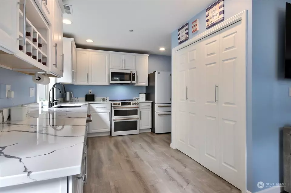 Kitchen - 2817 Hannen St, Dupont, WA 98327 photo 1 of 3