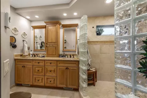 Bath - 14622 153rd St E, Orting, WA 98360 photo 2 of 3