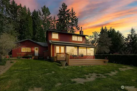 9590 Windsong Loop NE, Bainbridge Island, WA 98110