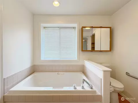 Bath - 60 Heron Way, Sequim, WA 98382 photo 2 of 4