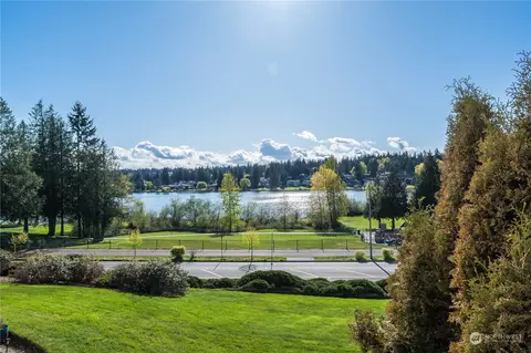 23507 Lakeview Dr #B202, Mountlake Terrace, WA 98043