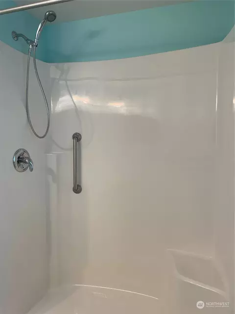 Bath - 2001 196th St, Long Beach, WA 98631 photo 2 of 5