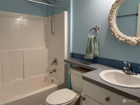 Bath - 2001 196th St, Long Beach, WA 98631 photo 3 of 5