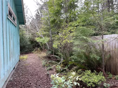 Exterior - 2001 196th St, Long Beach, WA 98631 photo 8 of 10