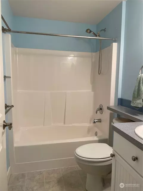 Bath - 2001 196th St, Long Beach, WA 98631 photo 4 of 5