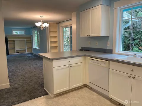 Kitchen - 2001 196th St, Long Beach, WA 98631 photo 4 of 4