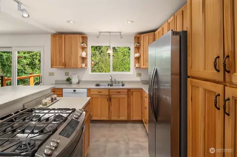 Kitchen - 23611 48th Ave SE, Bothell, WA 98021 photo 3 of 3
