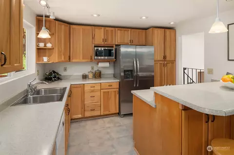 Kitchen - 23611 48th Ave SE, Bothell, WA 98021 photo 2 of 3