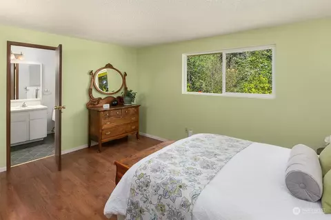 Bedroom - 23611 48th Ave SE, Bothell, WA 98021 photo 2 of 4