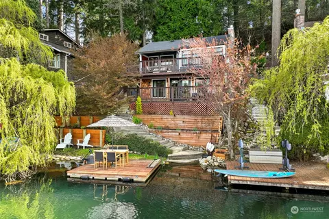 25615 E Lake Wilderness Dr SE, Maple Valley, WA 98038