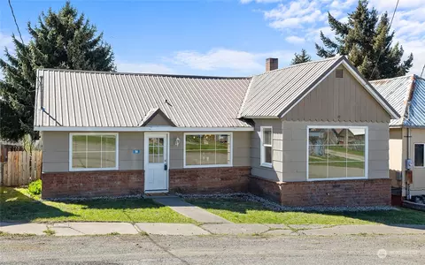 204 E Arizona Ave, Roslyn, WA 98941