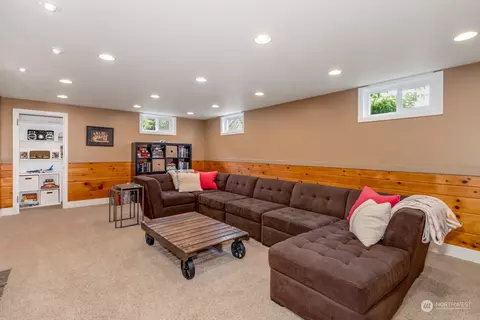 Living - 531 Alverson Blvd, Everett, WA 98201 photo 5 of 6