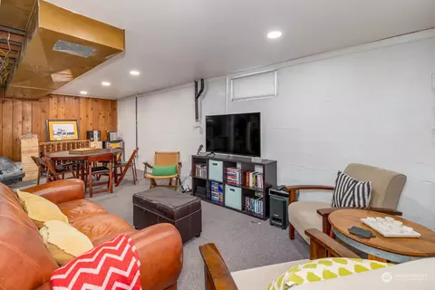 Living - 531 Alverson Blvd, Everett, WA 98201 photo 4 of 6
