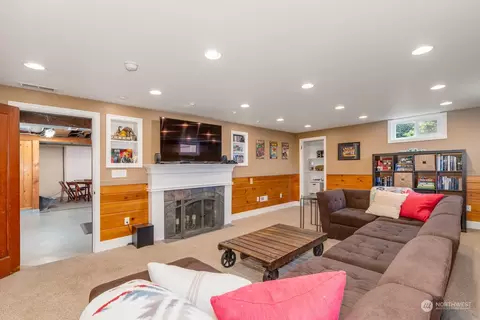 Living - 531 Alverson Blvd, Everett, WA 98201 photo 6 of 6