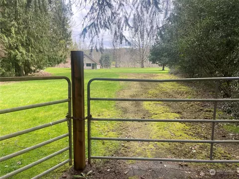 8707 Robe Menzel Rd, Granite Falls, WA 98252