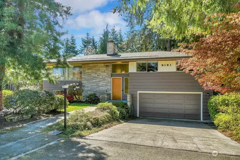 2121 NE 195th Pl, Lake Forest Park, WA 98155