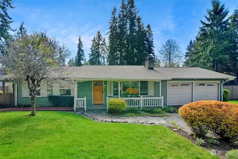711 Deercliff Rd NE, Bainbridge Island, WA 98110
