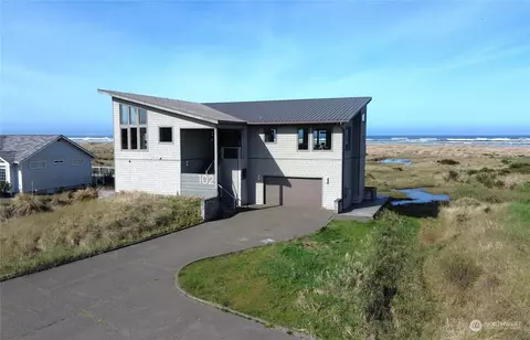 102 Dunes Ln, Ocean City, WA 98569