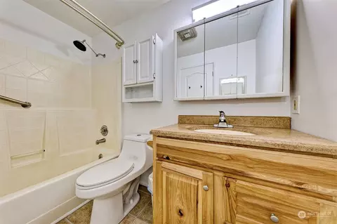 Bath - 6545 E Grapeview Loop Rd, Allyn, WA 98524 photo 1 of 1