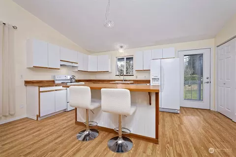 Kitchen - 6545 E Grapeview Loop Rd, Allyn, WA 98524 photo 2 of 2
