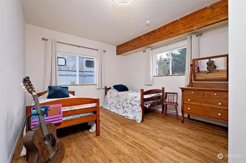 Bedroom - 6545 E Grapeview Loop Rd, Allyn, WA 98524 photo 3 of 4