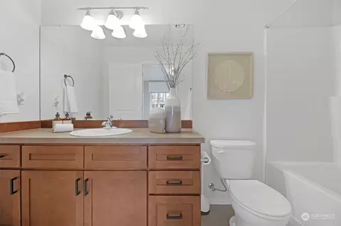 Bath - 3458 31st Dr, Everett, WA 98201 photo 1 of 5