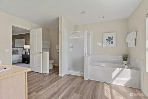 Bath - 4511 114th Pl SE, Everett, WA 98208 photo 2 of 3