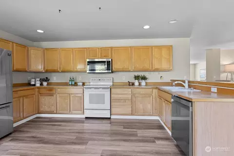 Kitchen - 4511 114th Pl SE, Everett, WA 98208 photo 2 of 2