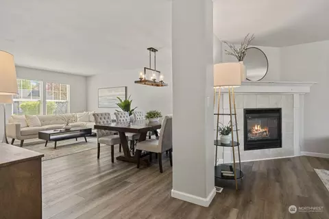 Living - 4511 114th Pl SE, Everett, WA 98208 photo 2 of 5