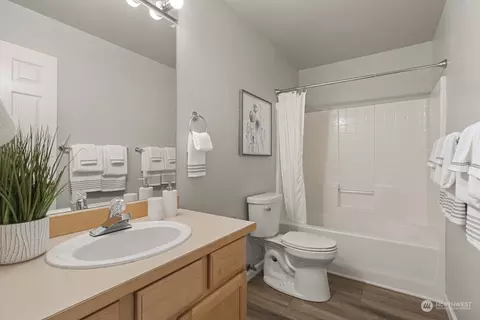 Bath - 4511 114th Pl SE, Everett, WA 98208 photo 3 of 3