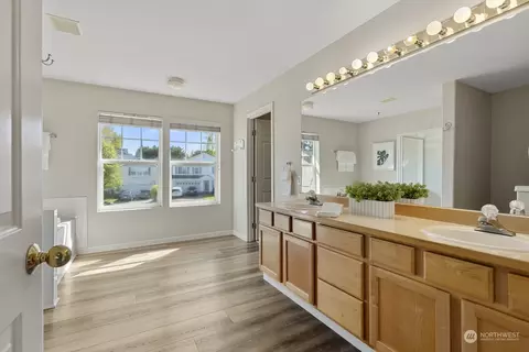 Bath - 4511 114th Pl SE, Everett, WA 98208 photo 1 of 3