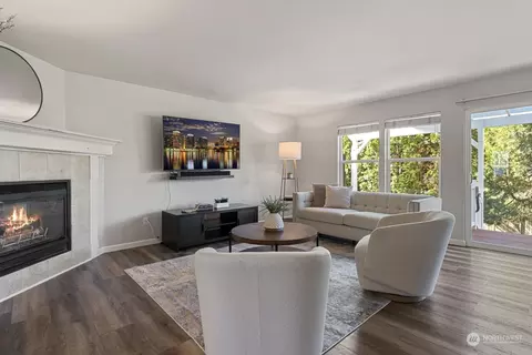 Living - 4511 114th Pl SE, Everett, WA 98208 photo 3 of 5