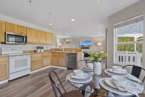 Dining - 4511 114th Pl SE, Everett, WA 98208 photo 6 of 6