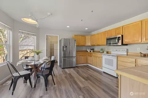 Dining - 4511 114th Pl SE, Everett, WA 98208 photo 4 of 6