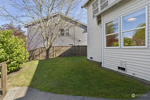 Exterior - 4511 114th Pl SE, Everett, WA 98208 photo 4 of 8