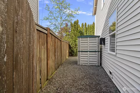 Exterior - 4511 114th Pl SE, Everett, WA 98208 photo 7 of 8